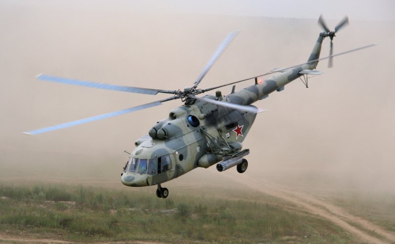 Ми-8 вертолёт сбоку