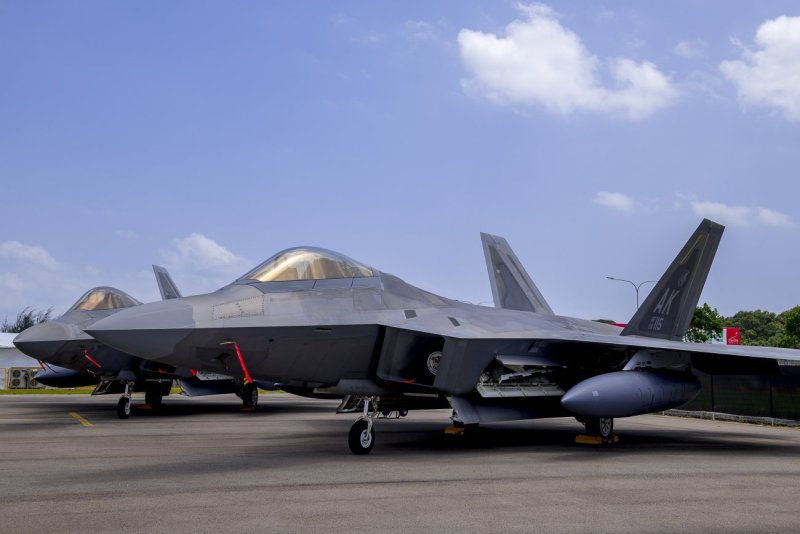 Истребителя 5-го поколения j-35