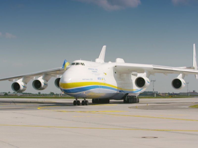Самолет 225