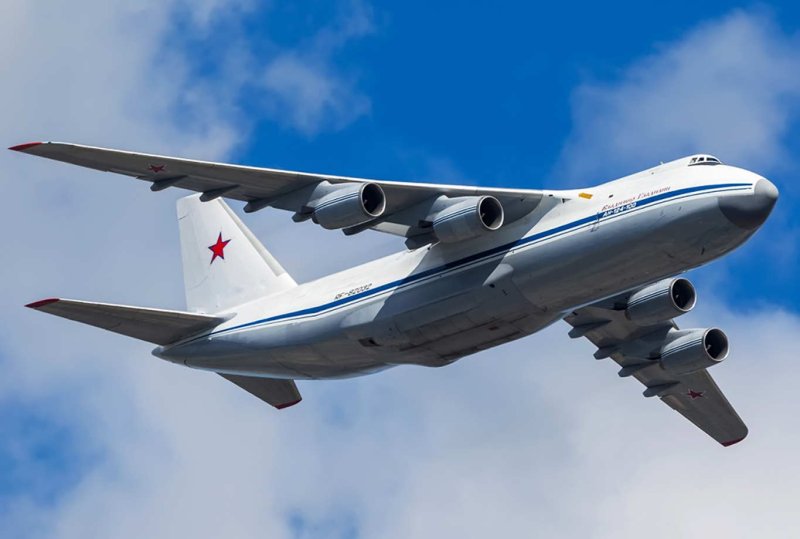 Грузовой самолёт АН-124 Руслан