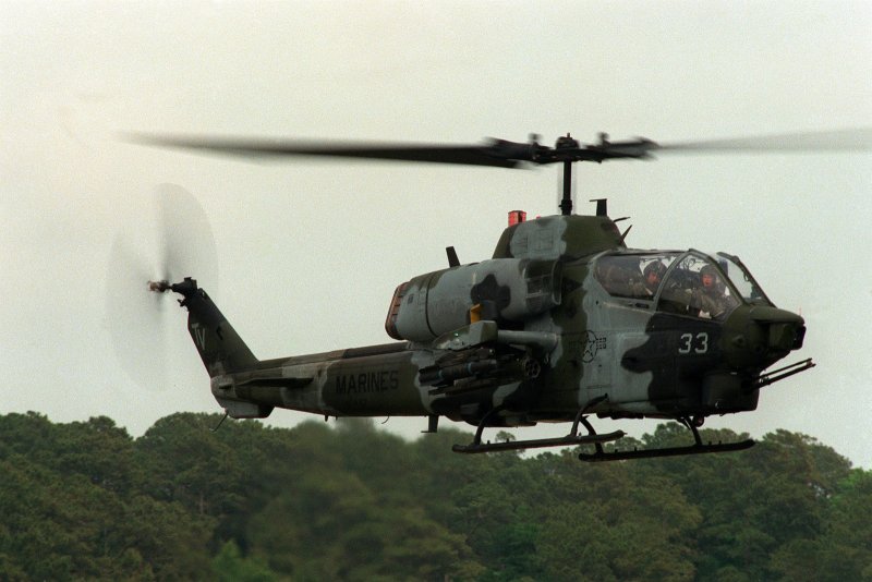 Вертолет Ah-1