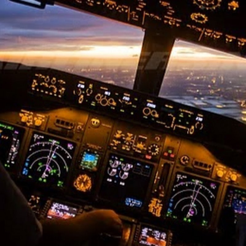Кабина Боинг 737-800