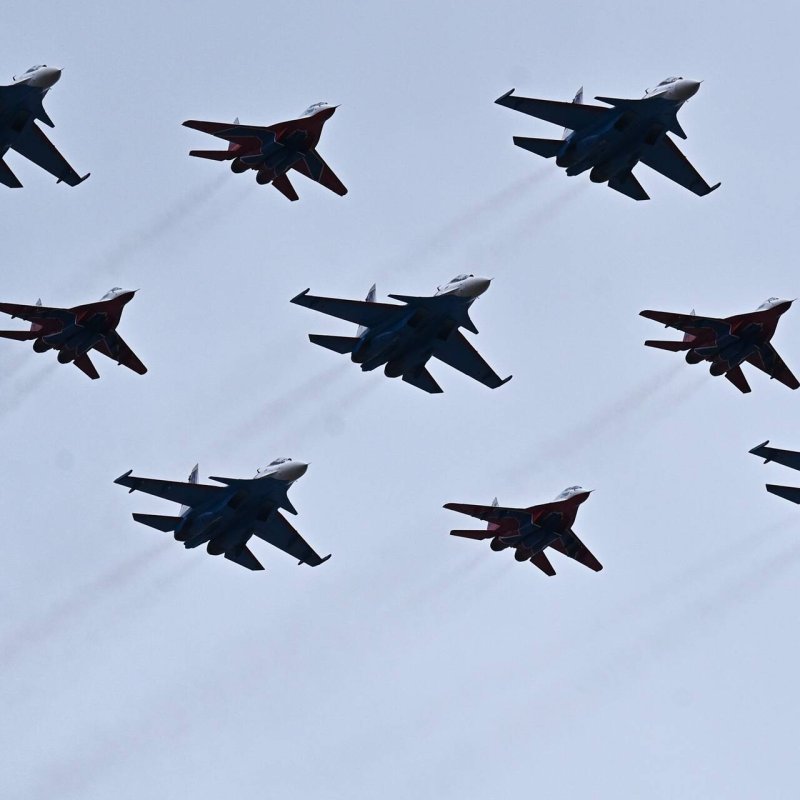 Военный истребитель России в небе