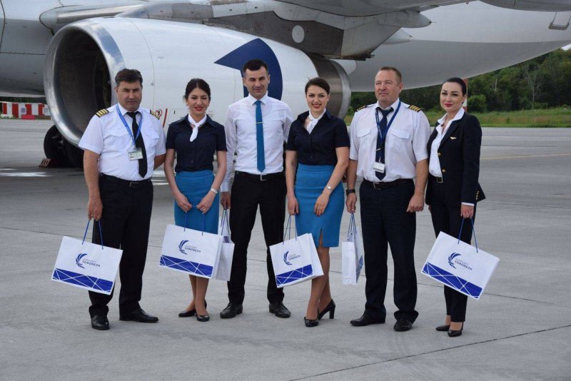 Стюардессы Fly one