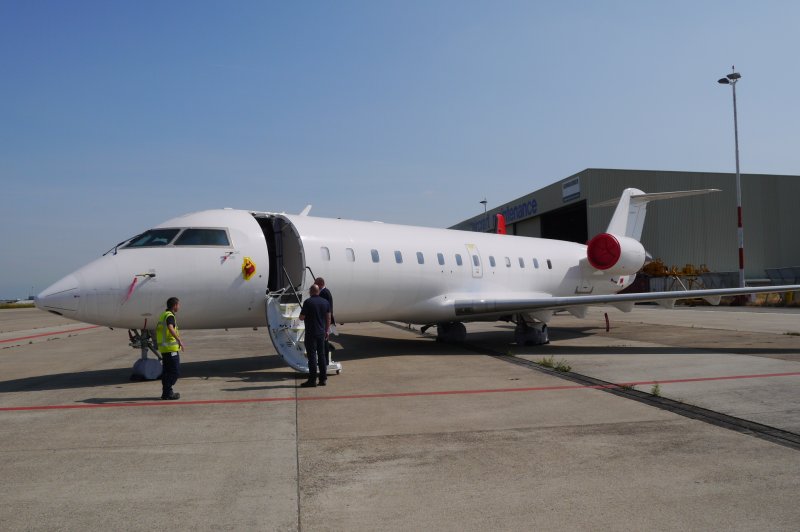 Canadair CRJ 200 самолет