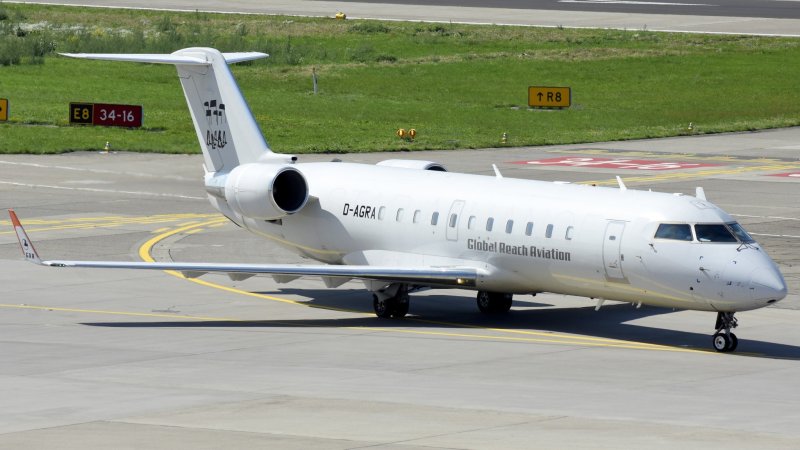 Канадский самолет CRJ-200