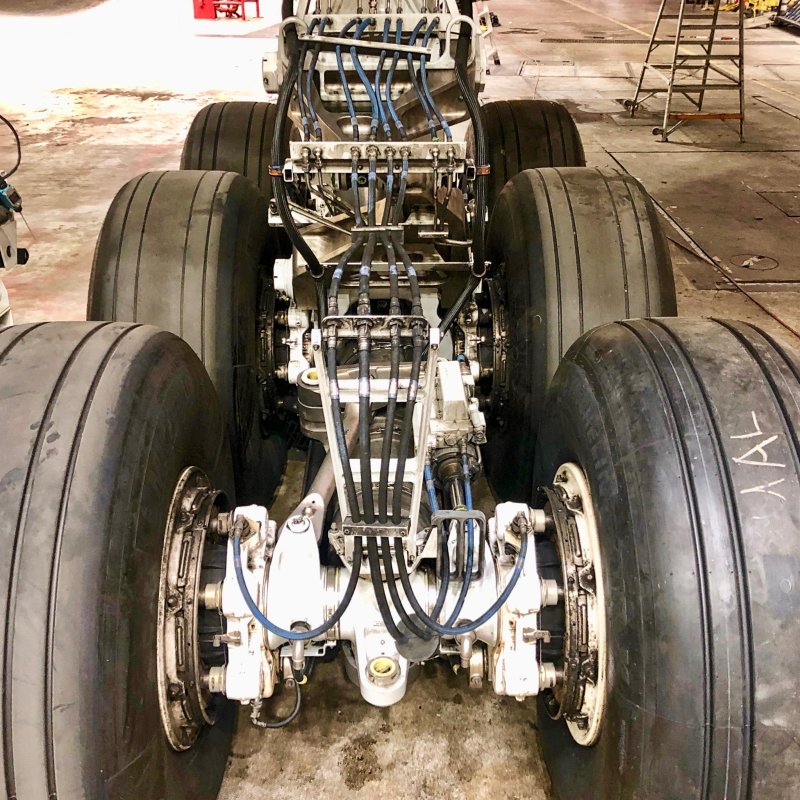 Боинг 777 шасси