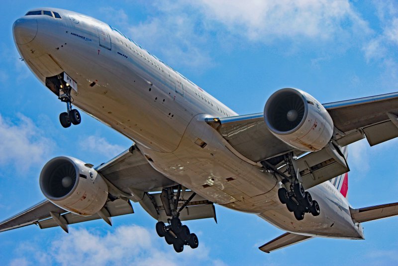 Boeing 777 снизу