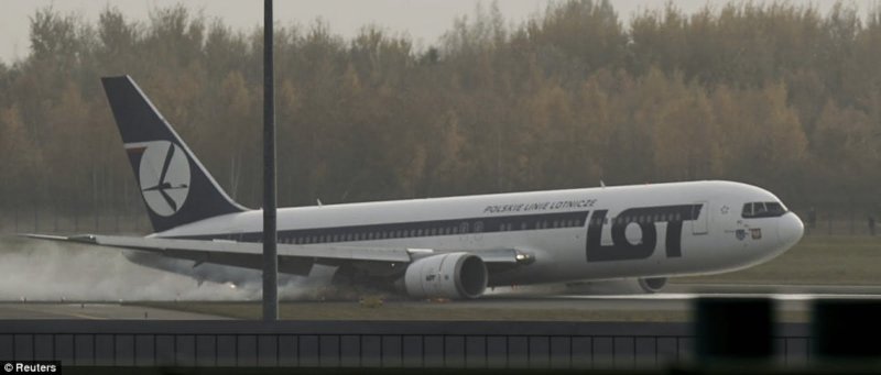 Аварийная посадка самолета Боинг 767-233