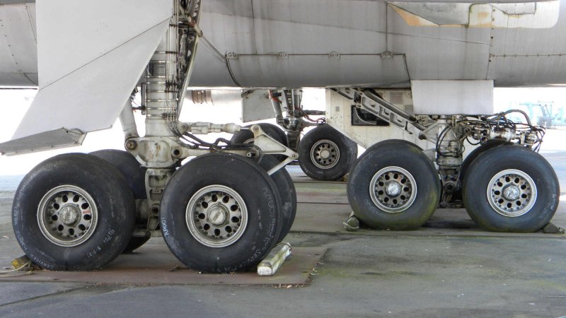 747-400 Стойки шасси
