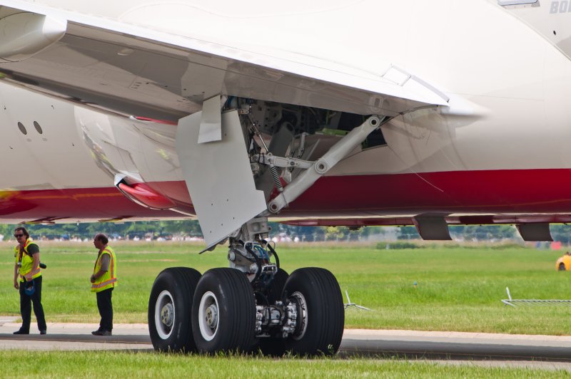 Боинг 787 шасси