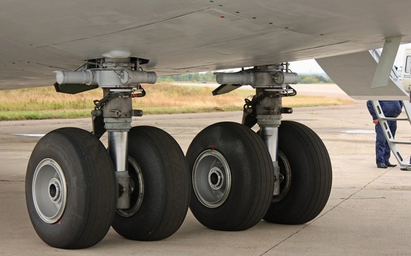 АН 124 передняя стойка шасси