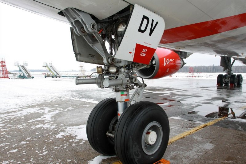 Стойка шасси Боинг 777