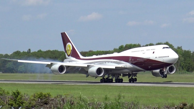 Самолёт Боинг 747 8