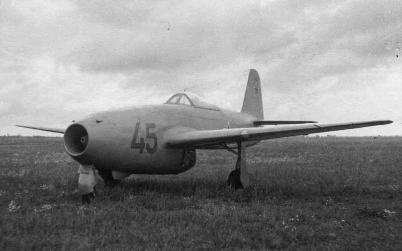 Як-17 реактивный самолёт
