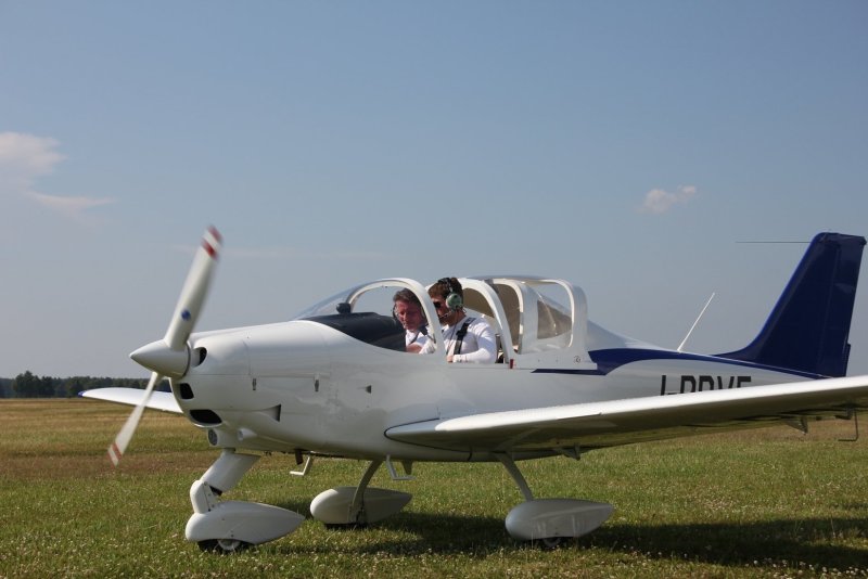 P2002 JF самолет