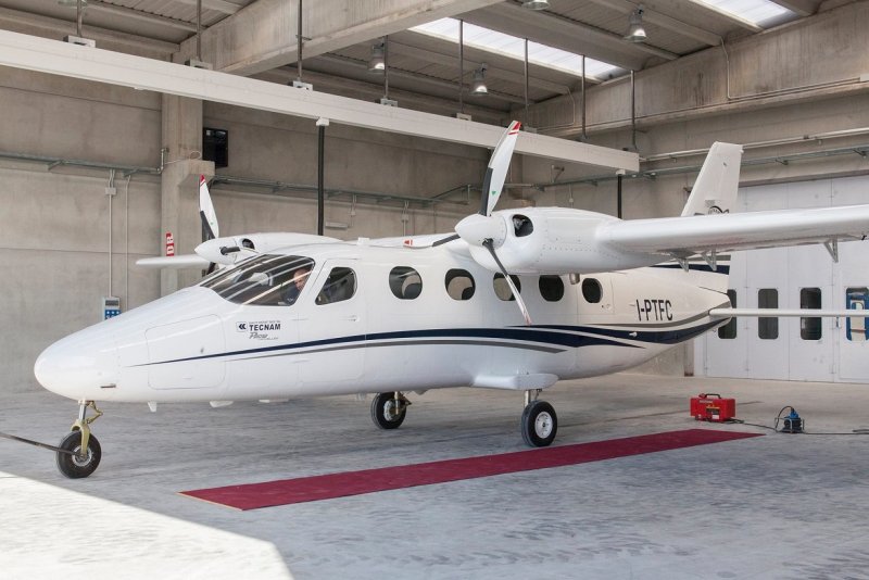 Самолет Tecnam p2012 traveller