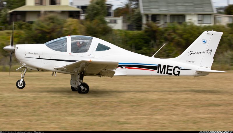 Самолет Сиерра р2002