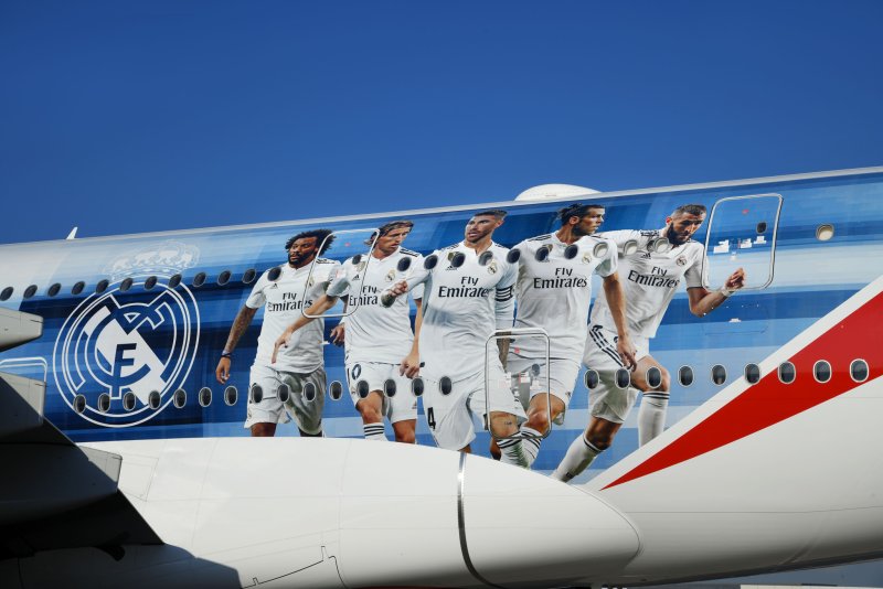 Самолет Fly Emirates Реал Мадрида