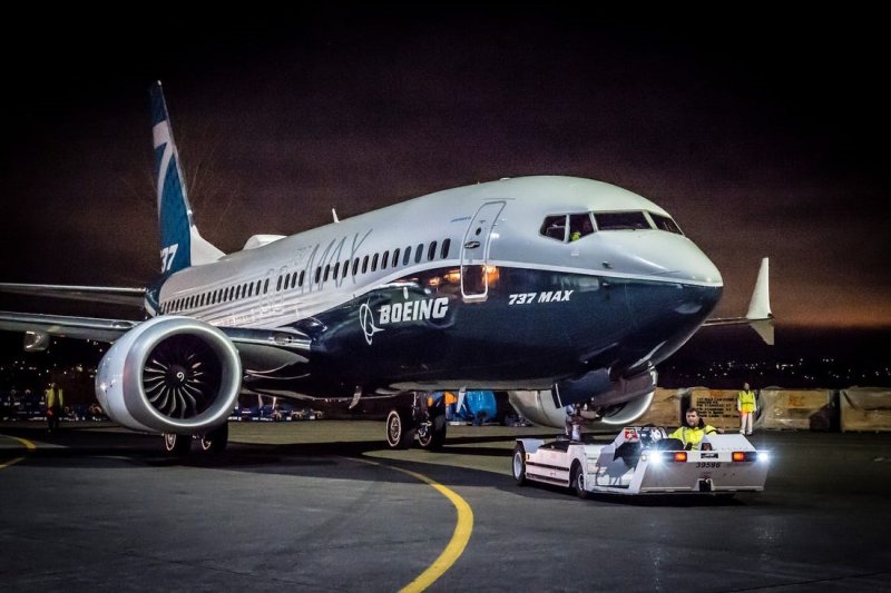 737 Max 7