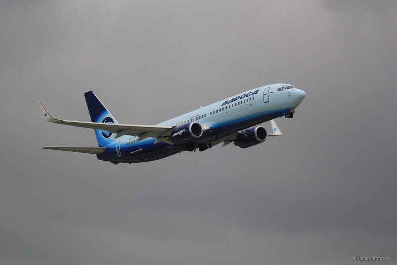 Пассажирский Боинг 737