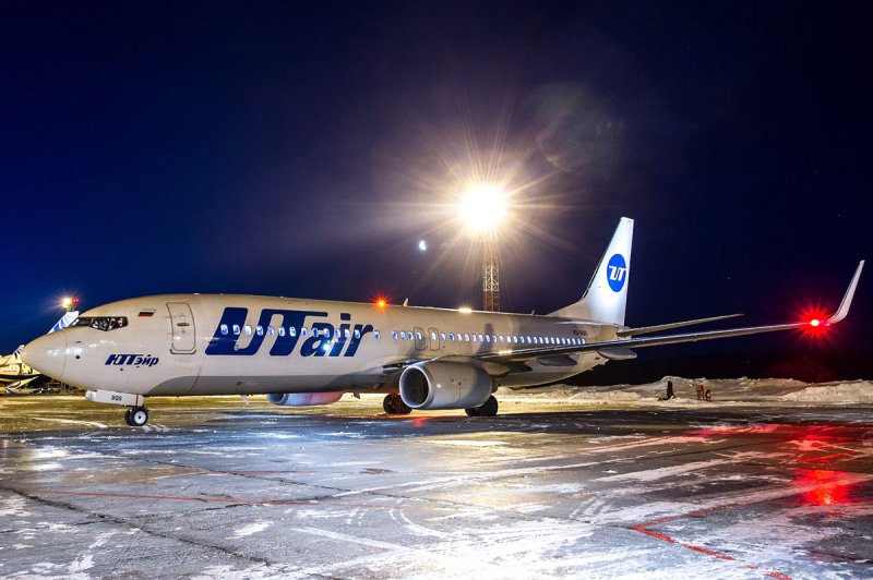 Самолёт ЮТЭЙР Боинг 737-800