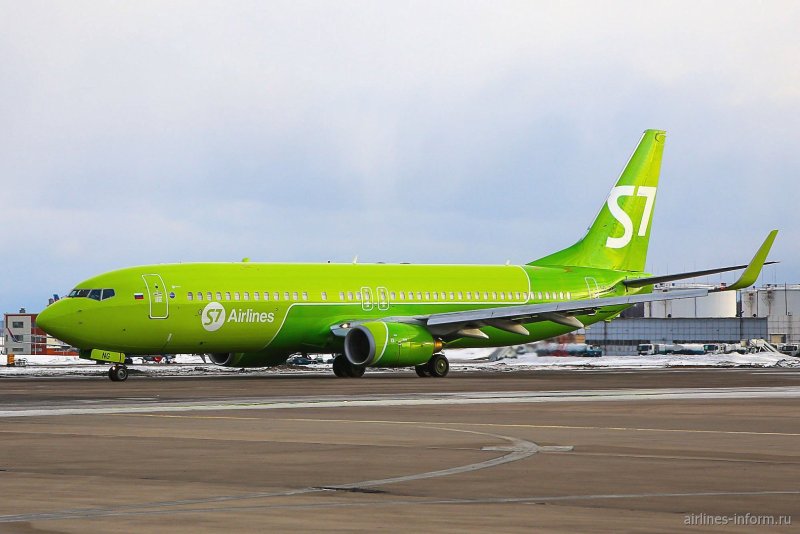 Боинг 737-800 s7