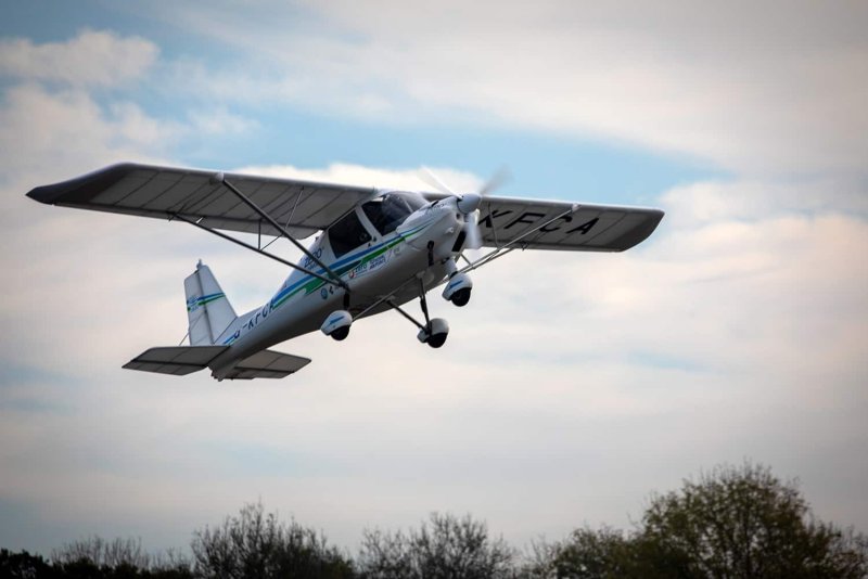 Полет на Ikarus c-42