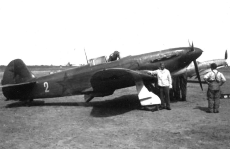 Самолет як-1б 402 ИАП