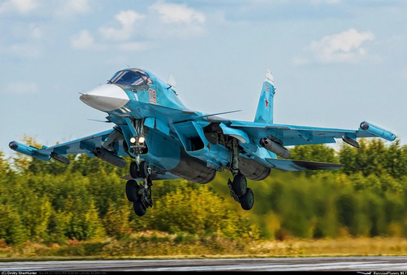 Истребитель-бомбардировщик Су-34