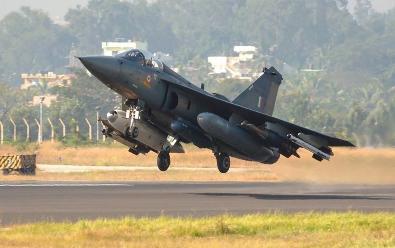Самолетами hal Tejas