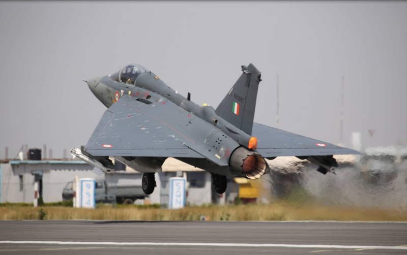 Самолетами hal Tejas