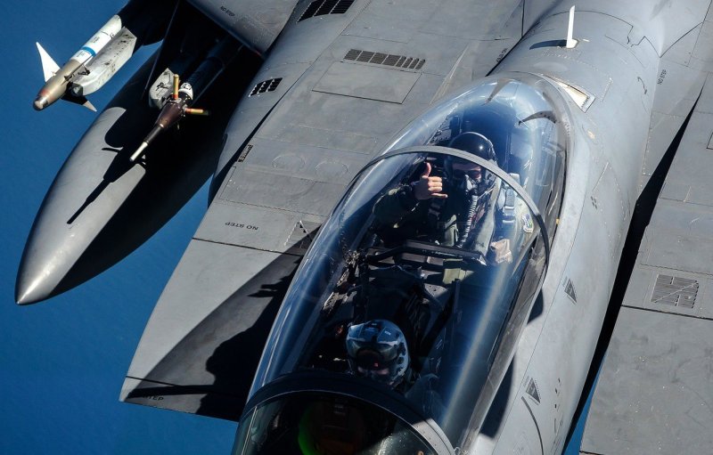 Пилоты f-15