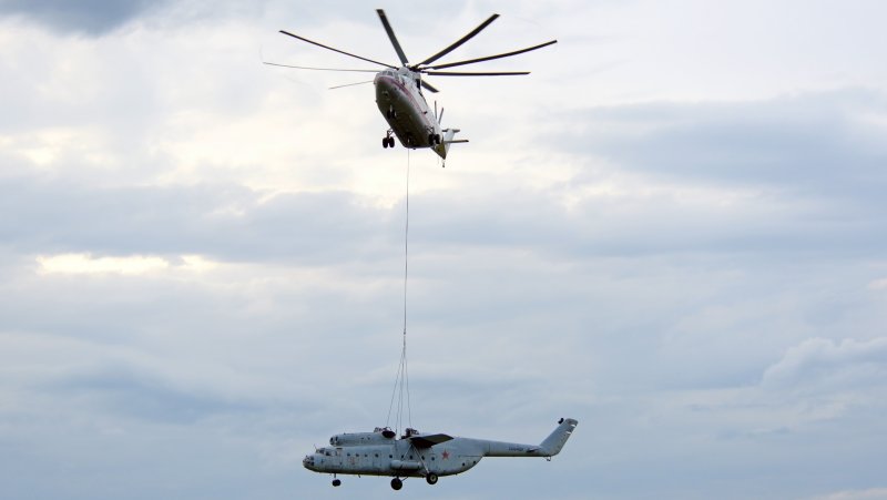 Ми 26 несет Чинук