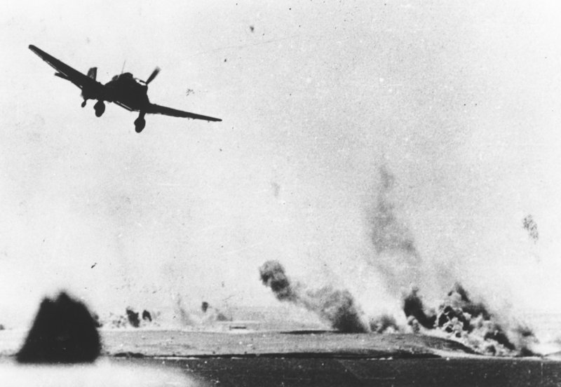Немецкие Юнкерсы 1941 бомбят
