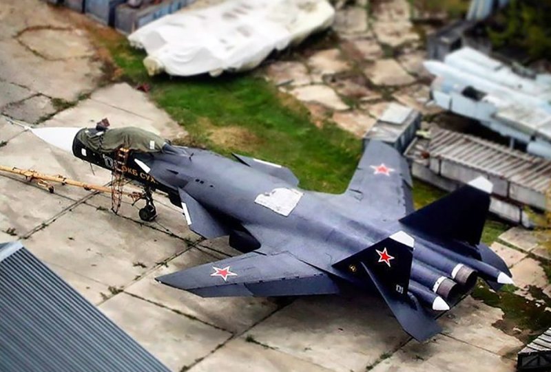 Самолет Су-47