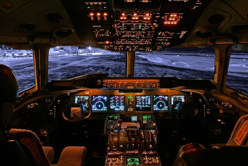 Boeing 777x Cockpit Night