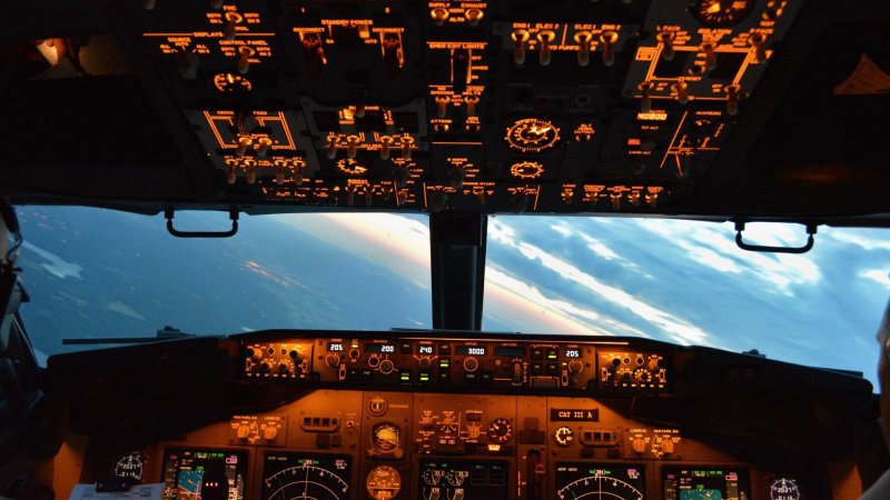 Boeing 737 Cockpit