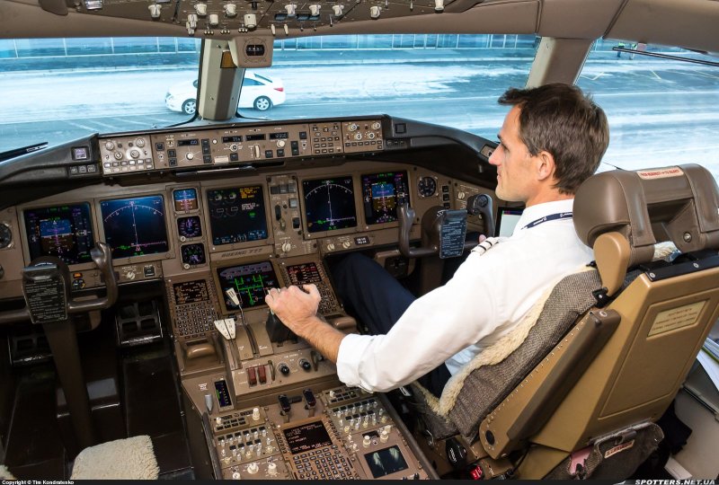Боинг 777 кабина