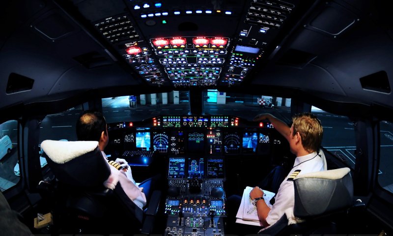 Airbus a380 кабина пилота