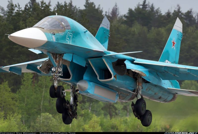 Истребитель-бомбардировщик Су-34