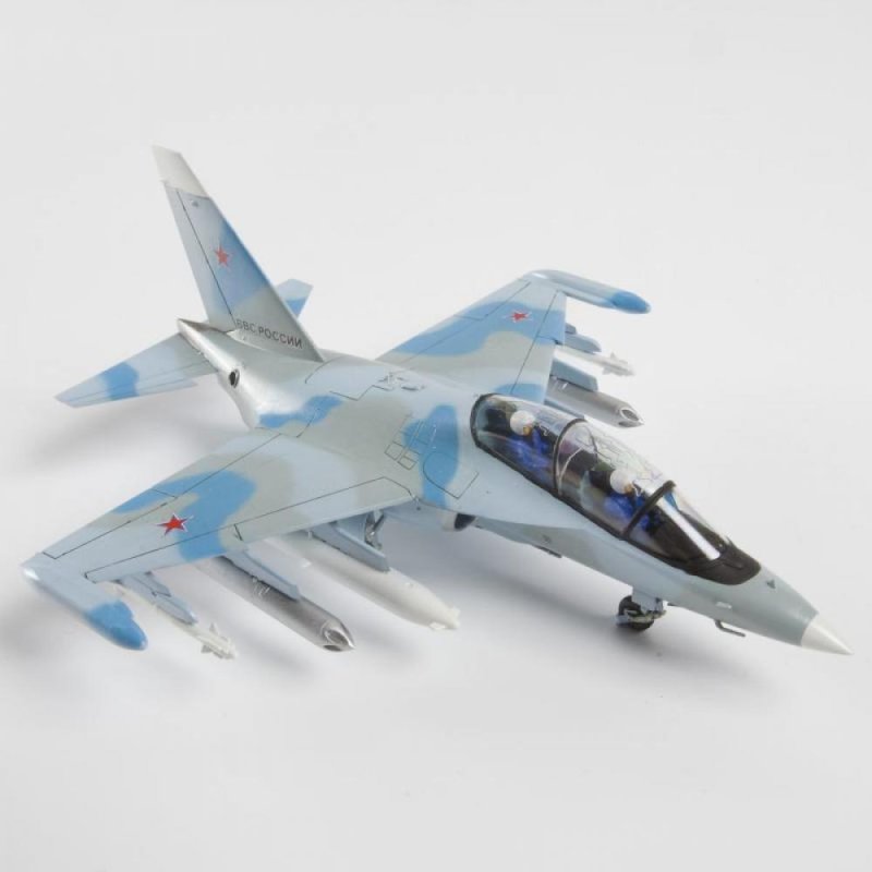7307 Звезда 1/72 российский учебно-боевой самолет як-130