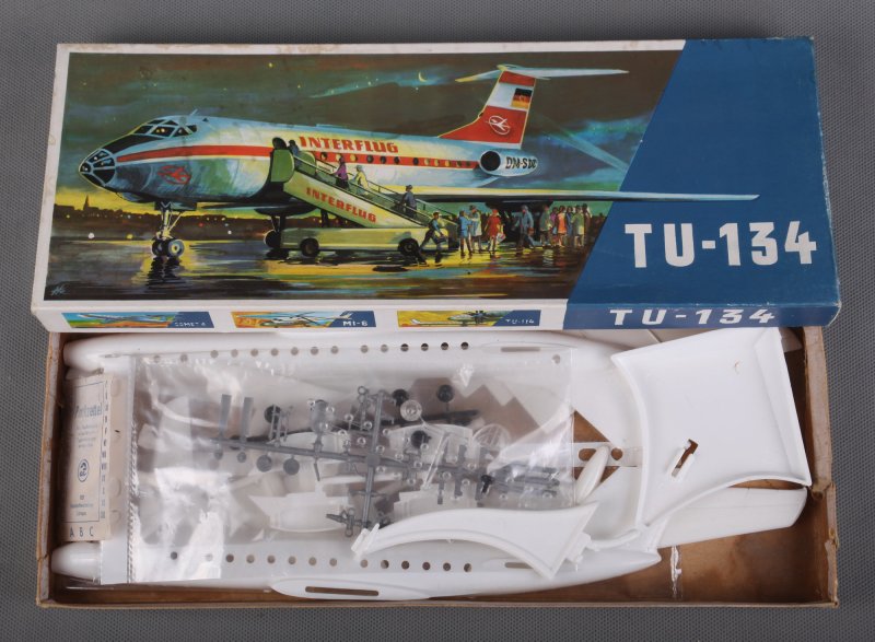 Модель самолета ГДР ту-2