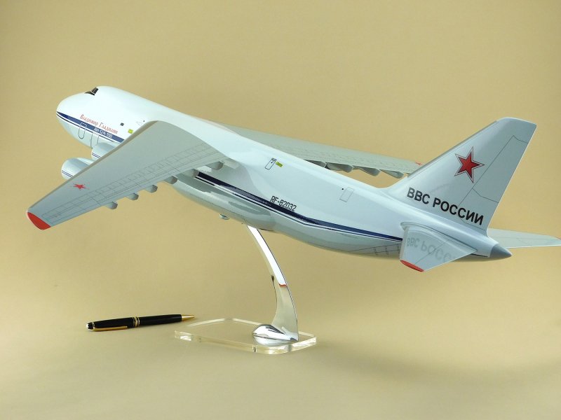 АН-124-100 Владимир Гладилин