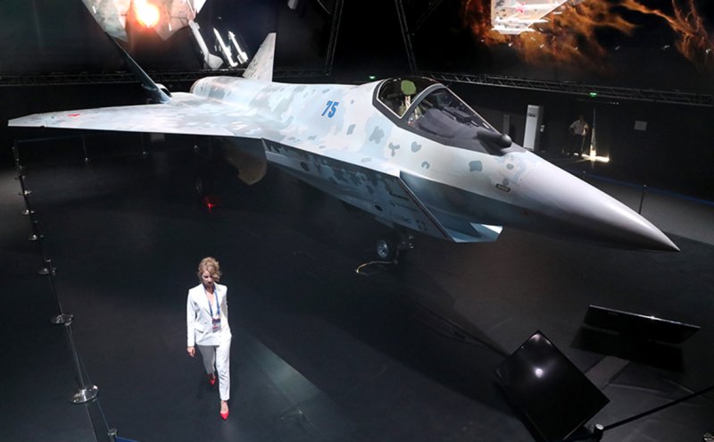 Су-75 Checkmate самолет