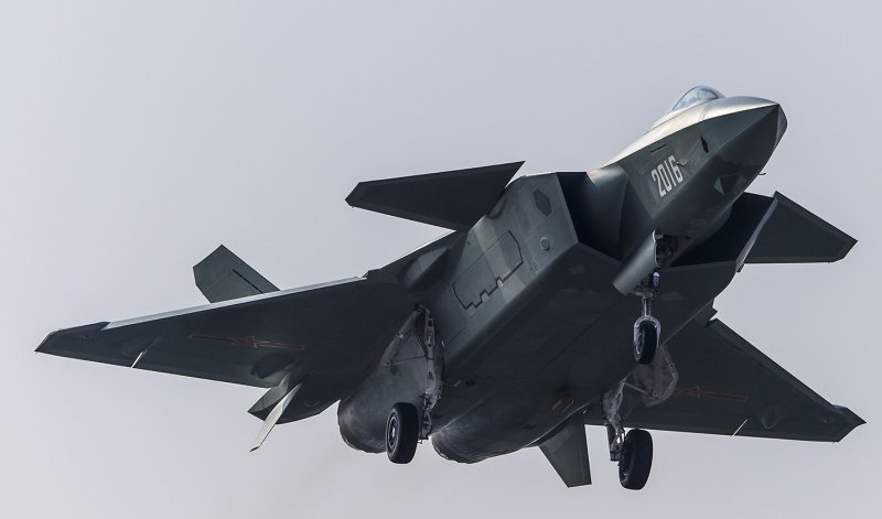 Китайский j-20