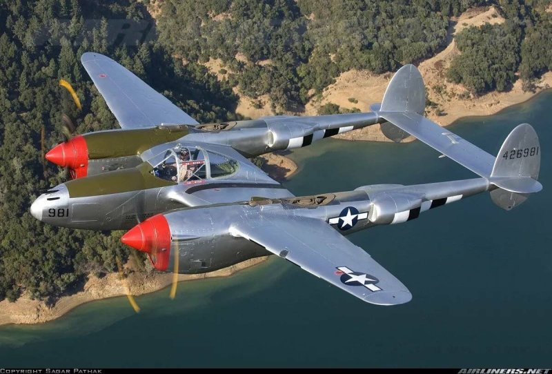 Самолёт p-38 Lightning