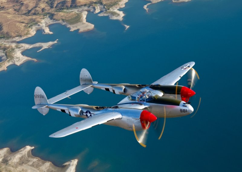 Самолёт p-38 Lightning