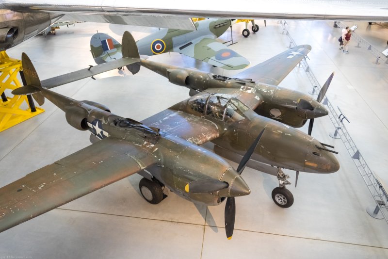 Двухмоторный истребитель Lockheed p-38 Lightning