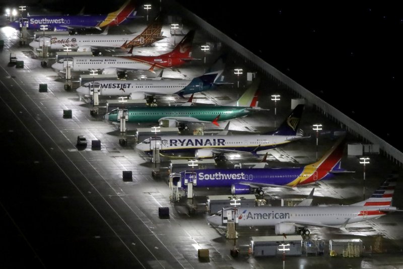 737 Max 8 в отстойнике